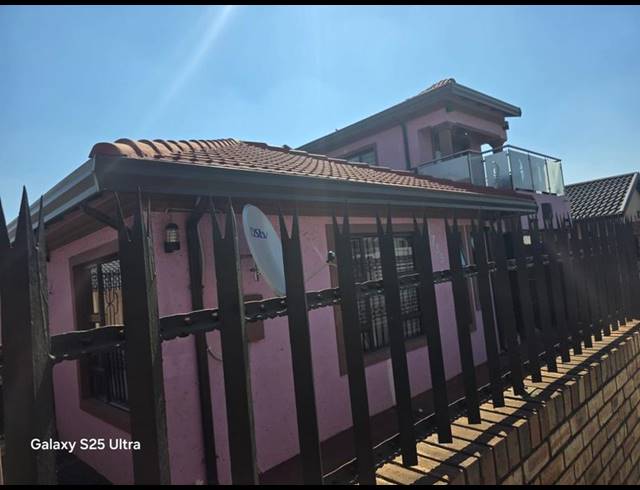 3 BEDROOM HOUSE FOR SALE IN PIMVILLE ZONE 4